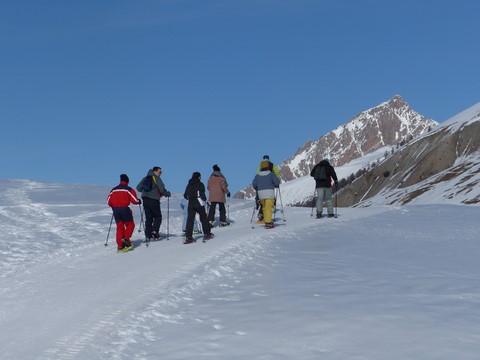 montagne-attitud départ raquettes